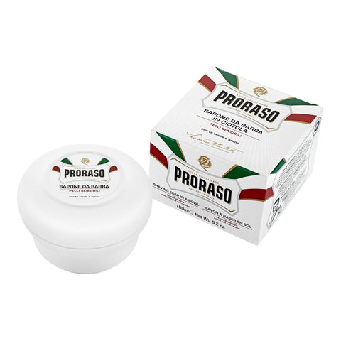 Hvit plastboks med italiensk barbersåpe fra Proraso.